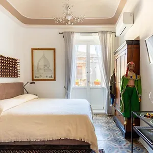 https://sicilianinsta-rooms.catania-hotels.net