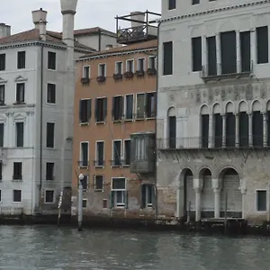 3* Affittacamere Leon Bianco On The Grand Canal